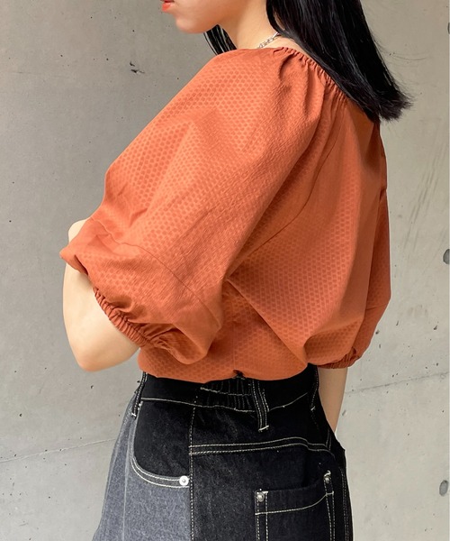 Thevon(ゼボン)の「スクエアネック5分袖バルーンスリーブブラウス(シャツ/ブラウス・レディース・オレンジ/オフホワイト/ブラック/カーキ・FREE)」の6枚目の写真