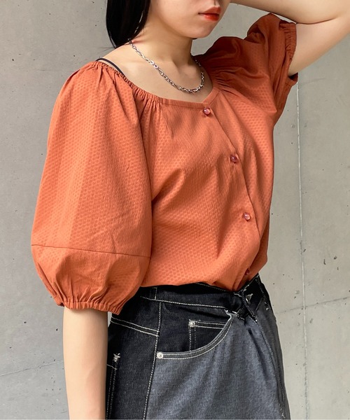 Thevon(ゼボン)の「スクエアネック5分袖バルーンスリーブブラウス(シャツ/ブラウス・レディース・オレンジ/オフホワイト/ブラック/カーキ・FREE)」の5枚目の写真