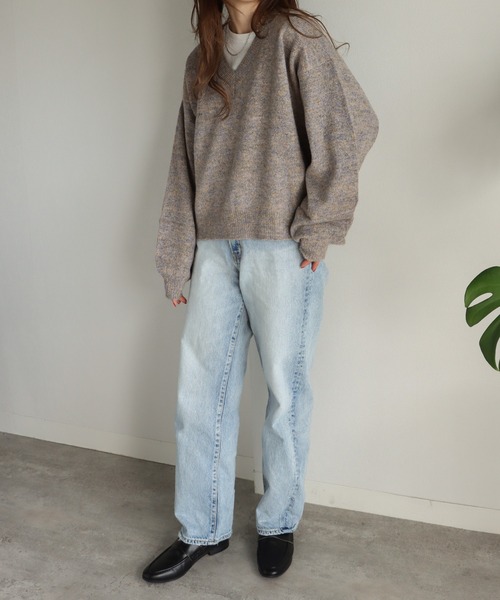 COURO(コウロ)の「5GMIXカラー幻彩モヘアライクVネックニット(ニット/セーター・レディース・ブラウン/ベージュ/ブルーグリーン・M)」の11枚目の写真