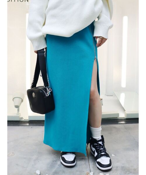 EVRIS（エヴリス）の「ZIPスリットロングスカート（スカート・レディース・ブラック/ブルー・FREE）」の8枚目の写真