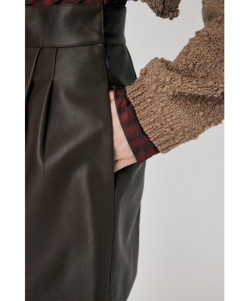 MOUSSY（マウジー）の「F/LEATHER GURKHA ショーツ（その他パンツ・レディース・ダークブラウン/ブラック・2/1/0）」の8枚目の写真