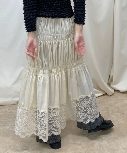 ur,Melty（ユアメルティー）の「2WAYレース切替スカート（スカート・レディース・オフホワイト/ブラック・FREE）」の12枚目の写真