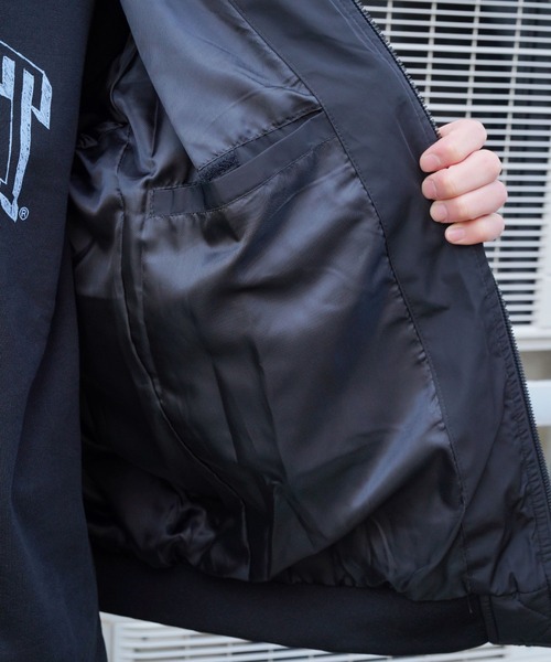 Calvin Klein(カルバン・クライン)の「Calvin Klein / カルバン クライン ダイヤキルトボンバージャケット(ブルゾン・メンズ・ブラック・MEDIUM/LARGE/X-LARGE)」の14枚目の写真