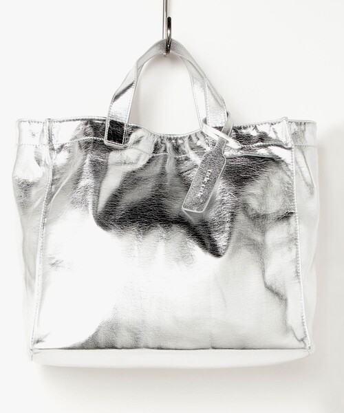 fredy emue（フレディエミュ）の「ソフトメタリックトートバッグ（トートバッグ・レディース・ブロンズ/シルバー・FREE）」の5枚目の写真