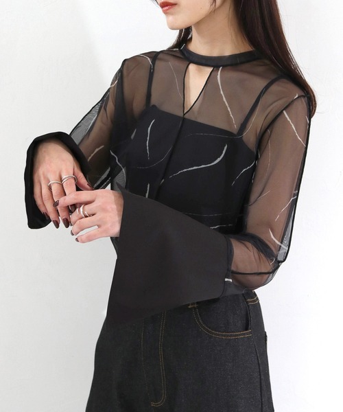cheriella（シェリエラ）の「【cheriella】WEB限定前後2WAY袖切替マーブルシアートップス WEB LIMITED 2-WAY MARBLE SHEER TOPS WITH CONTRAST SLEEVES（Tシャツ/カットソー・レディース・ブルーグリーン/ネイビー/チャコールグレー/ブラック/ベージュ・M）」の7枚目の写真