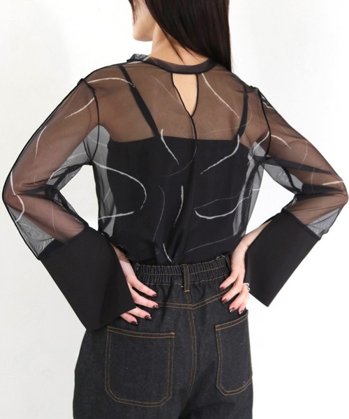 cheriella（シェリエラ）の「【cheriella】WEB限定前後2WAY袖切替マーブルシアートップス WEB LIMITED 2-WAY MARBLE SHEER TOPS WITH CONTRAST SLEEVES（Tシャツ/カットソー・レディース・ブルーグリーン/ネイビー/チャコールグレー/ブラック/ベージュ・M）」の11枚目の写真