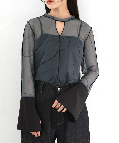 cheriella（シェリエラ）の「【cheriella】WEB限定前後2WAY袖切替マーブルシアートップス WEB LIMITED 2-WAY MARBLE SHEER TOPS WITH CONTRAST SLEEVES（Tシャツ/カットソー・レディース・ブルーグリーン/ネイビー/チャコールグレー/ブラック/ベージュ・M）」の12枚目の写真