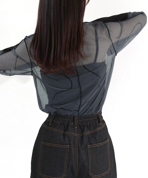 cheriella（シェリエラ）の「【cheriella】WEB限定前後2WAY袖切替マーブルシアートップス WEB LIMITED 2-WAY MARBLE SHEER TOPS WITH CONTRAST SLEEVES（Tシャツ/カットソー・レディース・ブルーグリーン/ネイビー/チャコールグレー/ブラック/ベージュ・M）」の15枚目の写真