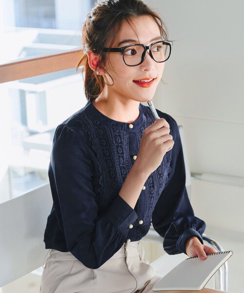 Tiaclasse（ティアクラッセ）の「レースブラウス（シャツ/ブラウス・レディース・オフホワイト/ブラック/ネイビー/ピンク/ライトグレー/ピンク系・S/M/L）」の4枚目の写真