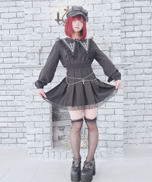 MA*RS（アメーバーマーズ）の「クロスチェーン付きプリーツスカパン