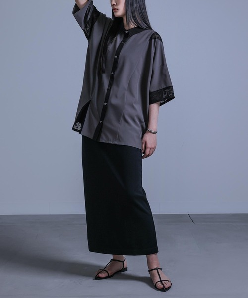 kOhAKU（コハク）の「『シアー切り替えシャツ』（シャツ/ブラウス・レディース・チャコール/ライトグレー・FREE）」の3枚目の写真