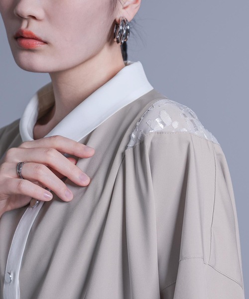 kOhAKU（コハク）の「『シアー切り替えシャツ』（シャツ/ブラウス・レディース・チャコール/ライトグレー・FREE）」の12枚目の写真