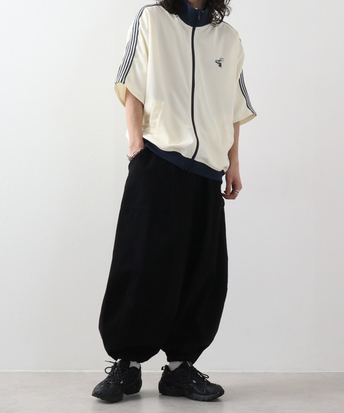 SUGGESTION（サジェッション）の「SUGGESTION ハチ刺繍サイドライン