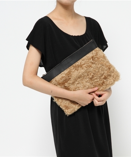 JOHN LAWRENCE SULLIVAN（ジョンローレンスサリバン）の「FUR CLUTCH BAG（クラッチバッグ・レディース・ブラック/キャメル・ONE SIZE）」の11枚目の写真
