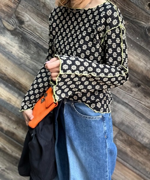 mi via loca(ミヴィアロカ)の「フラワーレースジャガード メロー配色トップス(Tシャツ/カットソー・レディース・オフホワイト/ブラック/ベージュ/ブラック系その他・FREE)」の2枚目の写真