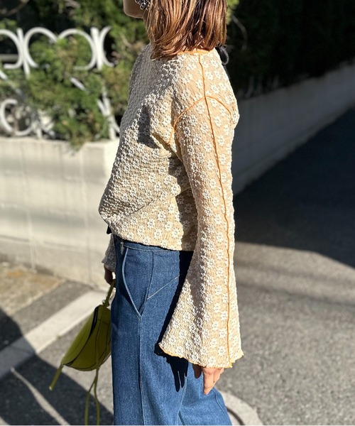 mi via loca(ミヴィアロカ)の「フラワーレースジャガード メロー配色トップス(Tシャツ/カットソー・レディース・オフホワイト/ブラック/ベージュ/ブラック系その他・FREE)」の18枚目の写真