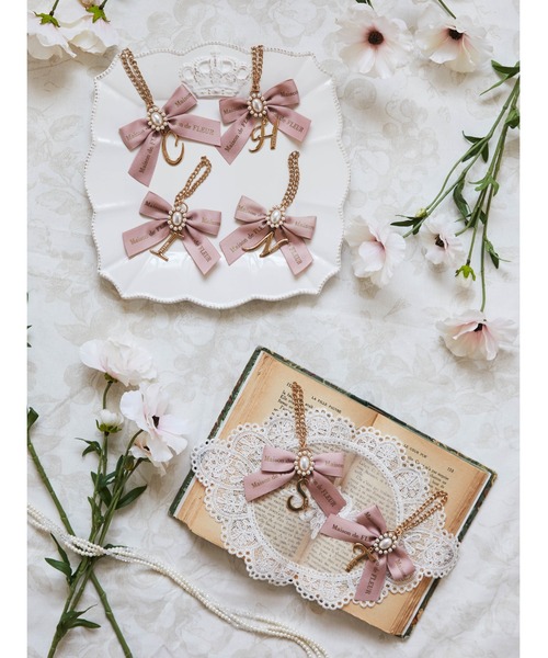 Maison de FLEUR（メゾンドフルール）の「イニシャルリボンパールチャーム（チャーム・レディース・K/L/M/N/G/I/R/Y/A/H/J/C/D/E/F/S/T・FREE）」の19枚目の写真