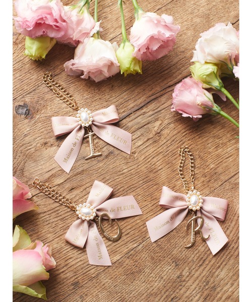 Maison de FLEUR（メゾンドフルール）の「イニシャルリボンパールチャーム（チャーム・レディース・K/L/M/N/G/I/R/Y/A/H/J/C/D/E/F/S/T・FREE）」の22枚目の写真