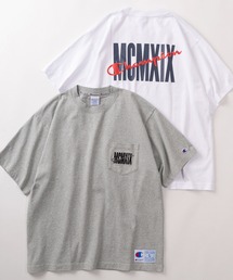 Champion（チャンピオン）の「【Champion/チャンピオン】MCMXIXロゴ＆スペックタグデザイン アクションスタイル ショートスリーブTシャツ/半袖Tシャツ（Tシャツ/カットソー・メンズ）」