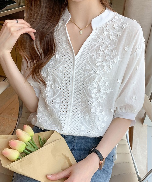 BLANC FICELLE(ブランフィセル)の「ヘンリーネック シシュウ シャツ(シャツ/ブラウス・レディース・ホワイト・S/M/L)」の2枚目の写真