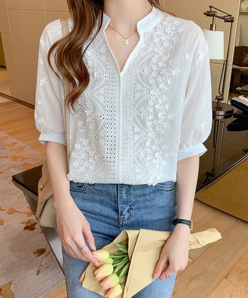 BLANC FICELLE(ブランフィセル)の「ヘンリーネック シシュウ シャツ(シャツ/ブラウス・レディース・ホワイト・S/M/L)」の4枚目の写真