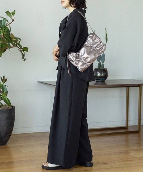 LEPSIM（レプシィム）の「シャーリングパデットショルダー　127285（ショルダーバッグ・レディース・ブラック/ブラック系その他/ガンメタ/シルバー・ONE SIZE）」の6枚目の写真