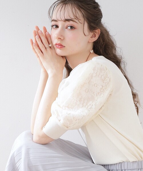 couture brooch(クチュールブローチ)の「◆【接触冷感/UVケア/洗える】オーガンレース袖ニット(ニット/セーター・レディース・アイボリー/ブラック/ライトグレー/ベージュ・36/38/42)」の2枚目の写真