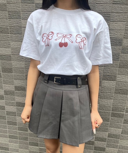 fiere(フィエール)の「リボン×チェリー半袖Tシャツ(Tシャツ/カットソー・レディース・ホワイト・M/L)」の2枚目の写真