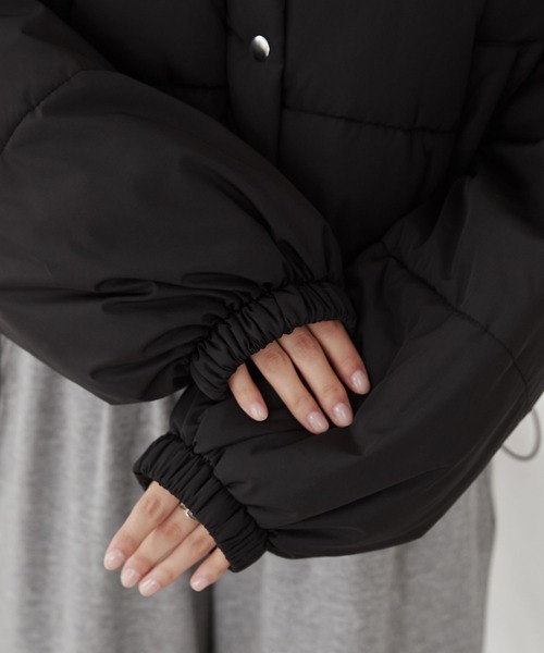 WEGO（ウィゴー）の「WEGO/パディングショートブルゾン（ダウンジャケット/コート・レディース・ホワイト/ブラック・FREE）」の4枚目の写真