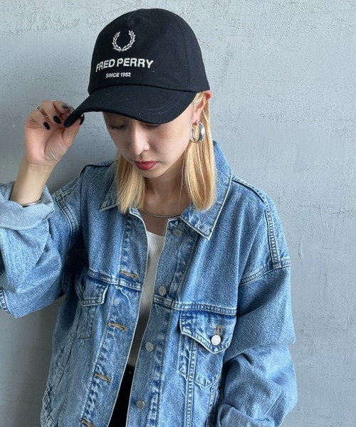 FRED PERRY（フレッドペリー）の「[FRED PERRY/フレッドペリー] ローレルリースロゴ刺繍 コットンキャンバスキャップ（キャップ・レディース・ブラック・ONE SIZE）」の3枚目の写真