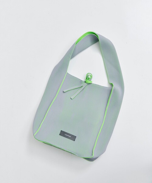 LASTFRAME（ラストフレーム）の「【LASTFRAME/ラストフレーム】KASANE REVERSIBLE TASUKI TOTE/ニットバッグ/A4収納可能（ショルダーバッグ・レディース・グレー/アイボリー/ブラック・FREE）」の3枚目の写真