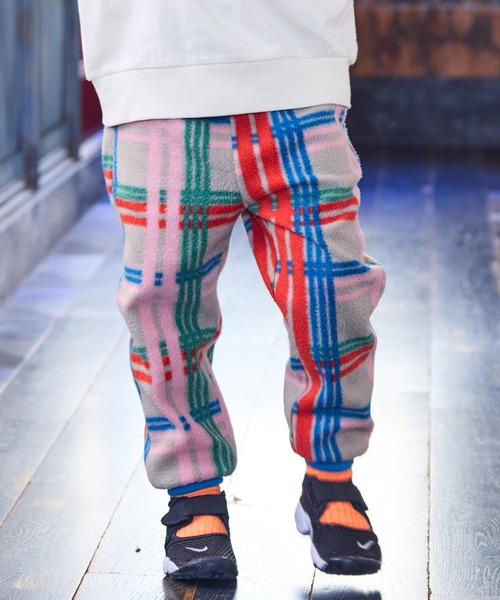 BIG FIELD（ビッグフィールド）の「総柄フリースパンツ（その他パンツ・キッズ・ブラック/マルチ/ネイビー・100/120/110/130/95/90/80/150/140）」の3枚目の写真