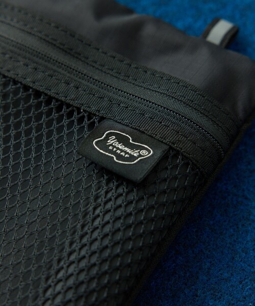 FREAK'S STORE(フリークスストア)の「YOSEMITE STRAP/ヨセミテストラップ 別注REFLECT PHONE BAG(スマホグッズ・メンズ・ブラック/ライトグレー・ONE SIZE)」の9枚目の写真