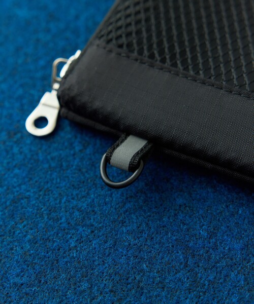 FREAK'S STORE(フリークスストア)の「YOSEMITE STRAP/ヨセミテストラップ 別注REFLECT PHONE BAG(スマホグッズ・メンズ・ブラック/ライトグレー・ONE SIZE)」の10枚目の写真