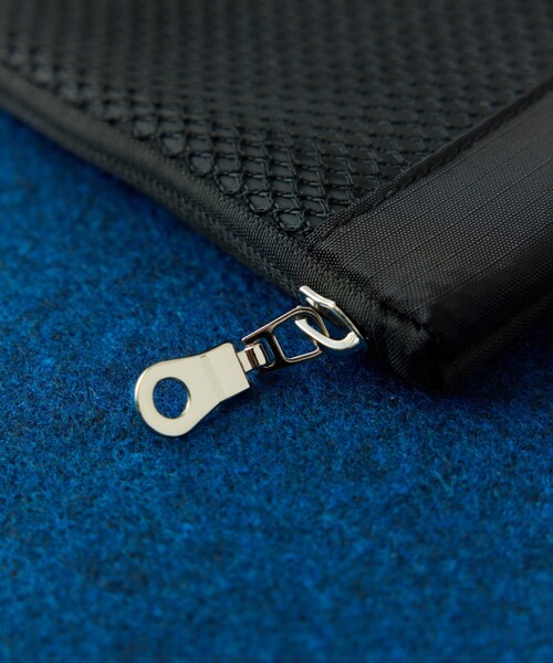FREAK'S STORE(フリークスストア)の「YOSEMITE STRAP/ヨセミテストラップ 別注REFLECT PHONE BAG(スマホグッズ・メンズ・ブラック/ライトグレー・ONE SIZE)」の11枚目の写真
