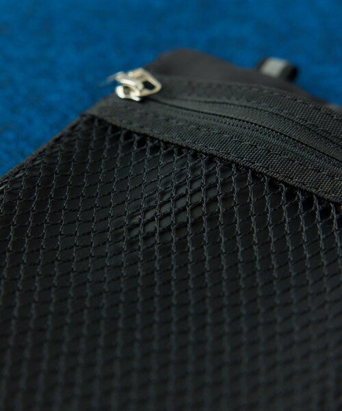 FREAK'S STORE(フリークスストア)の「YOSEMITE STRAP/ヨセミテストラップ 別注REFLECT PHONE BAG(スマホグッズ・メンズ・ブラック/ライトグレー・ONE SIZE)」の21枚目の写真