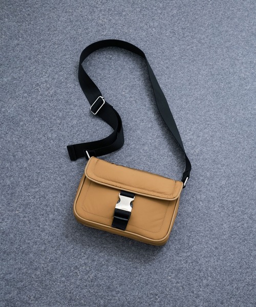 le cercle ADAM ET ROPE'(ルセルクルアダムエロペ)の「ミニショルダーバッグ(ショルダーバッグ・レディース・ブラック/キャメル・FREE)」の2枚目の写真