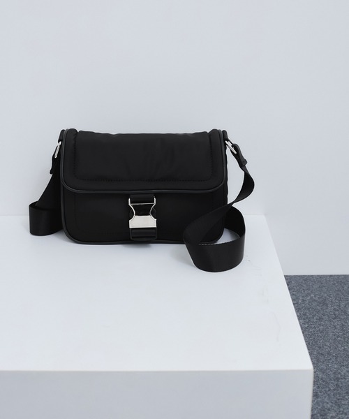 le cercle ADAM ET ROPE'(ルセルクルアダムエロペ)の「ミニショルダーバッグ(ショルダーバッグ・レディース・ブラック/キャメル・FREE)」の1枚目の写真