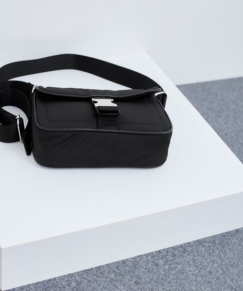 le cercle ADAM ET ROPE'(ルセルクルアダムエロペ)の「ミニショルダーバッグ(ショルダーバッグ・レディース・ブラック/キャメル・FREE)」の18枚目の写真