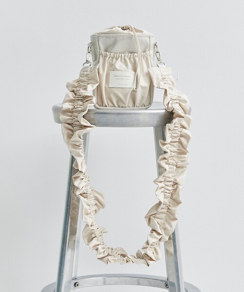 beautiful people(ビューティフルピープル)の「【beautiful people/ビューティフルピープル】《STUDIOUS別注》ギャサーショルダーバッグ/巾着/ロゴ(ショルダーバッグ・レディース・アイボリー/ブラック・FREE)」の18枚目の写真