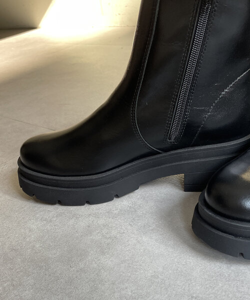 LOUNGEDRESS（ラウンジドレス）の「【GALENA/ガレナ】レザーフラットショートブーツ（ブーツ・レディース・ブラック・37/36/38）」の2枚目の写真