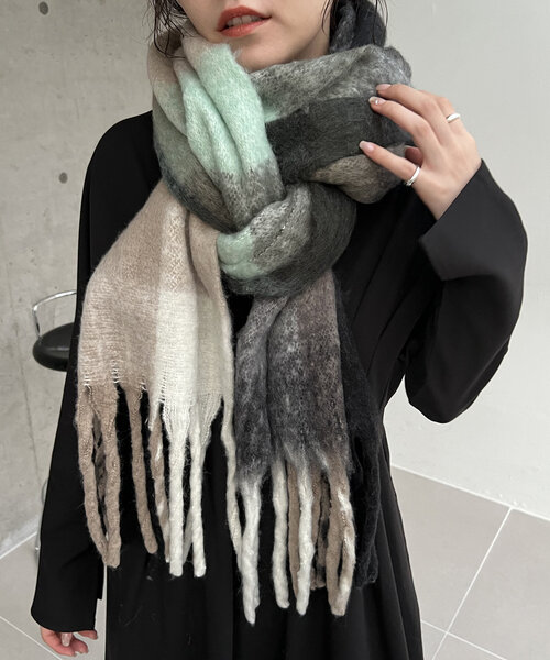 CAPRICIEUX LE'MAGE（カプリシューレマージュ）の「チェックマフラー（ストール/ショール・レディース・ミント/イエロー・FREE）」の4枚目の写真