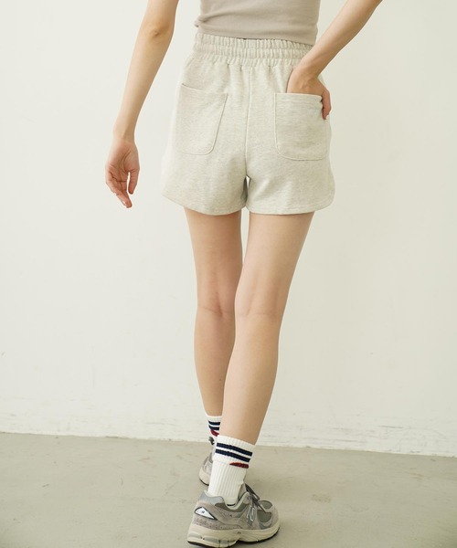 MILKFED.(ミルクフェド)の「STENCIL LOGO DAILY SWEAT SHORTS(スウェットパンツ・レディース・ブラック/オリーブ/ライトグリーン/オートミール・S/M)」の6枚目の写真