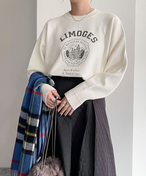 fredy emue（フレディエミュ）の「カレッジロゴニットプルオーバー（ニット/セーター・レディース・オフホワイト/ネイビー/ライトグレー・38）」の3枚目の写真