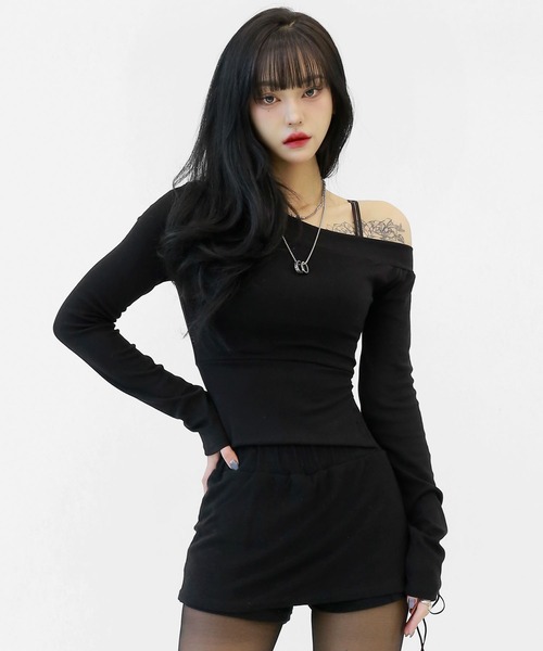 minsobi(ミンソビ)の「クロップド ワンショルダートップス(Tシャツ/カットソー・レディース・チャコール/ホワイト/ブラック・FREE)」の3枚目の写真
