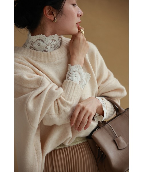 cawaii(カワイイ)の「デコルテと手元に映える白花レースカットソートップス(Tシャツ/カットソー・レディース・ホワイト・FREE)」の2枚目の写真