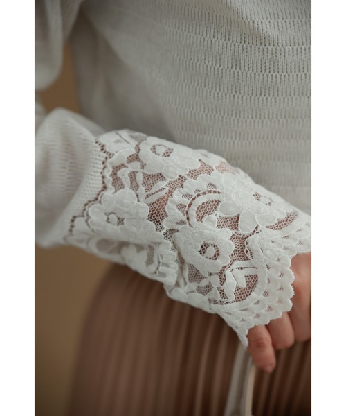 cawaii(カワイイ)の「デコルテと手元に映える白花レースカットソートップス(Tシャツ/カットソー・レディース・ホワイト・FREE)」の4枚目の写真