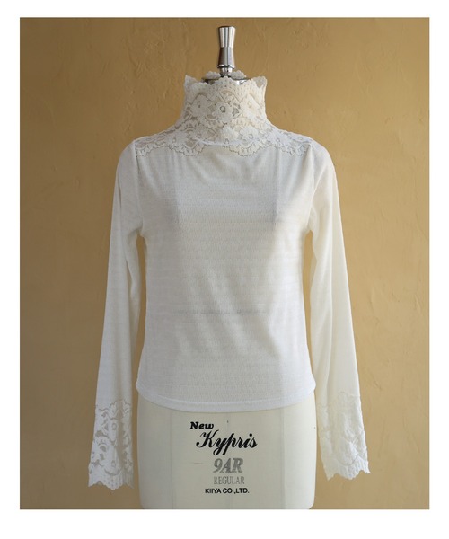 cawaii(カワイイ)の「デコルテと手元に映える白花レースカットソートップス(Tシャツ/カットソー・レディース・ホワイト・FREE)」の5枚目の写真