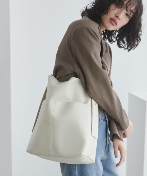ANGIE（アンジー）の「ワンハンドル２WAYショルダーバッグ（ショルダーバッグ・レディース・アイボリー/ブラック・FREE）」の2枚目の写真