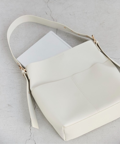 ANGIE（アンジー）の「ワンハンドル２WAYショルダーバッグ（ショルダーバッグ・レディース・アイボリー/ブラック・FREE）」の19枚目の写真